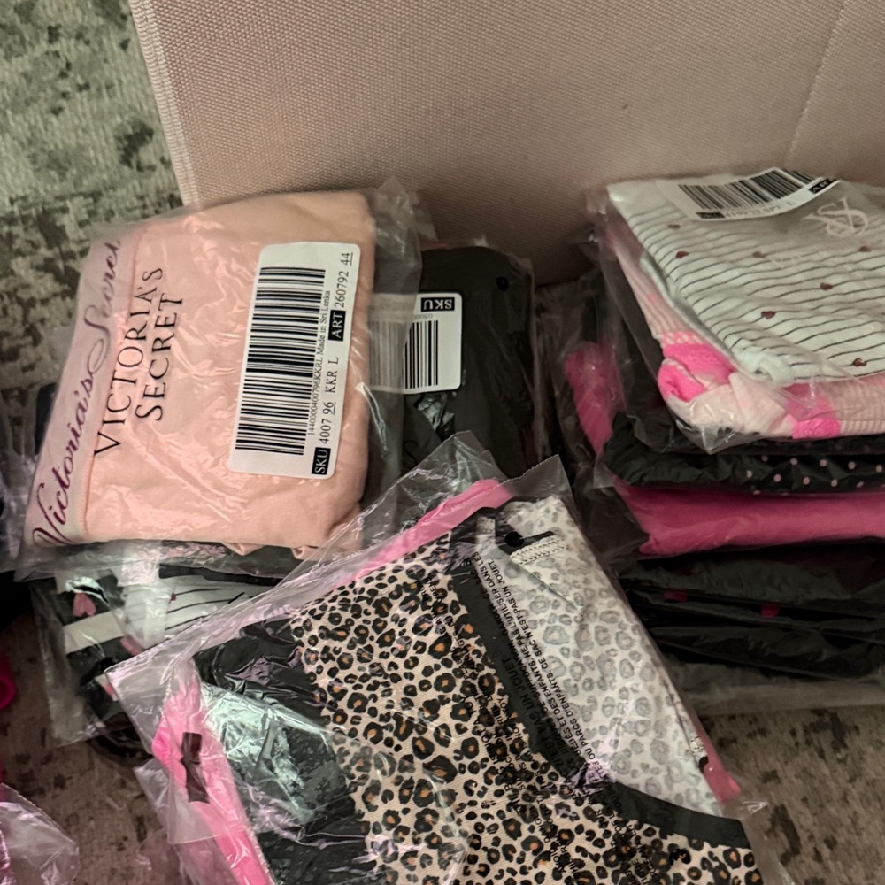 Victoria's Secret Pink and Black Apparel Collection - Picture 5 of 5